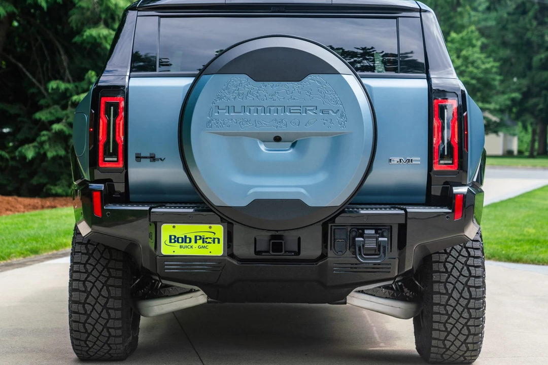 2024 GMC Hummer EV - Image 11 of 31