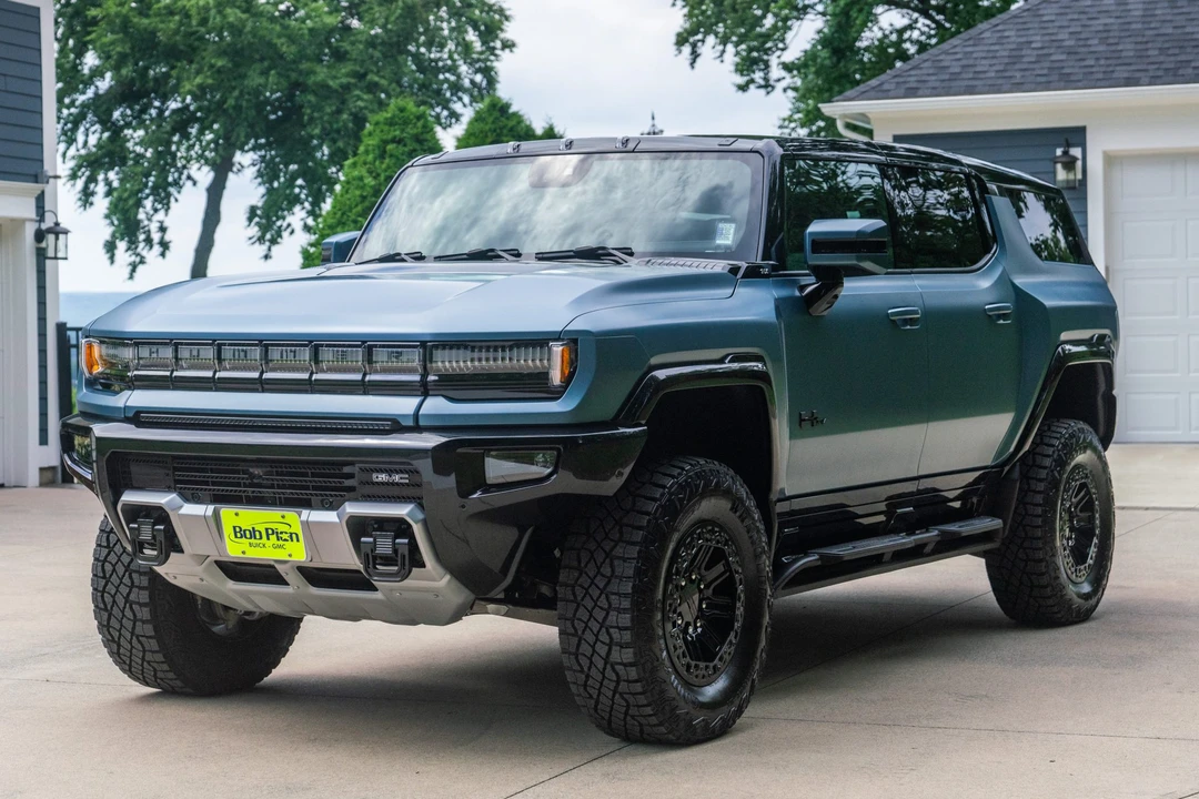 2024 GMC Hummer EV - Image 4 of 31