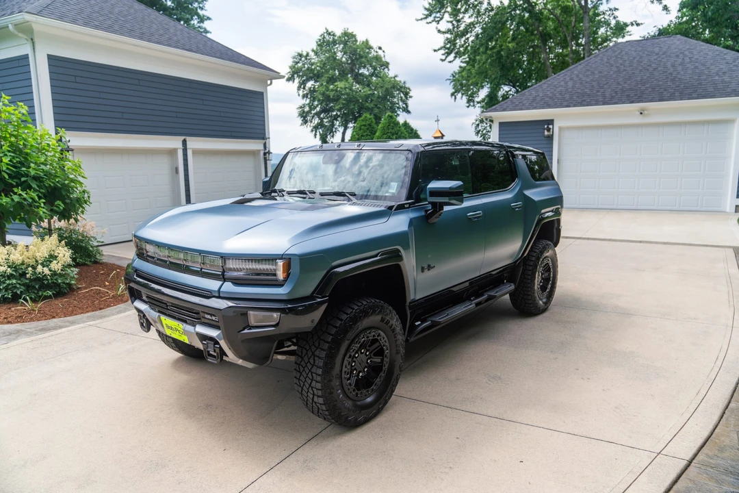 2024 GMC Hummer EV - Image 2 of 31