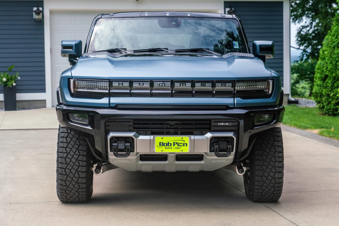 2024 GMC Hummer EV - Image 5 of 31