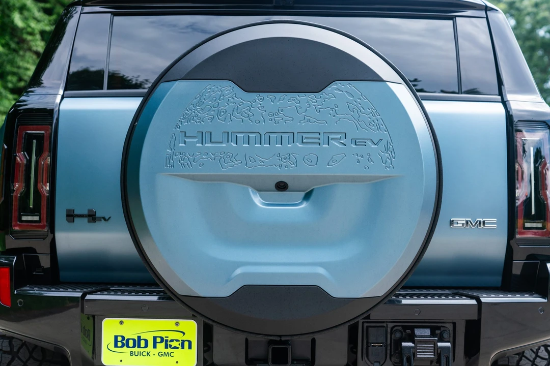 2024 GMC Hummer EV - Image 21 of 31