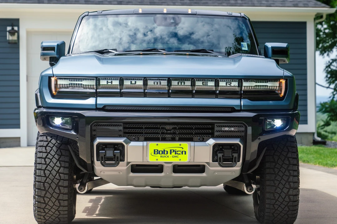 2024 GMC Hummer EV - Image 6 of 31