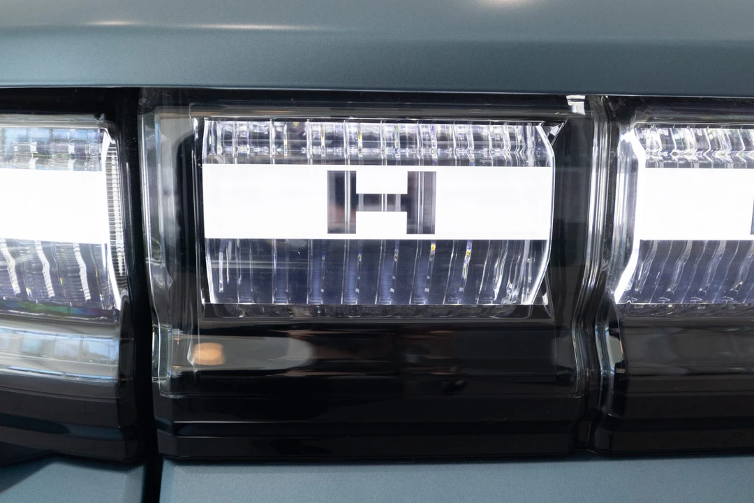 2024 GMC Hummer EV - Image 15 of 31