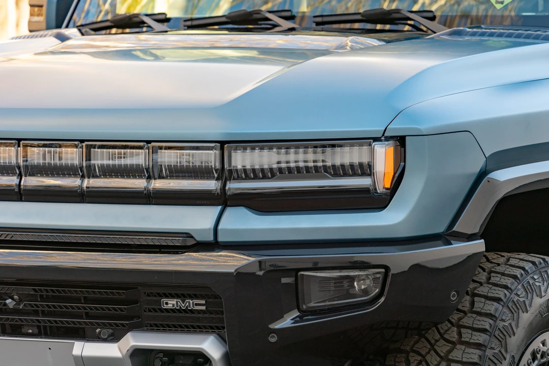 2024 GMC Hummer EV - Image 17 of 31