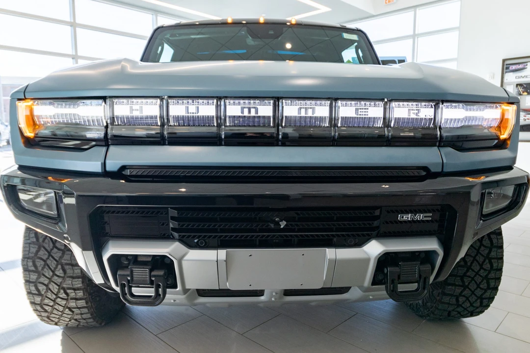2024 GMC Hummer EV - Image 11 of 31