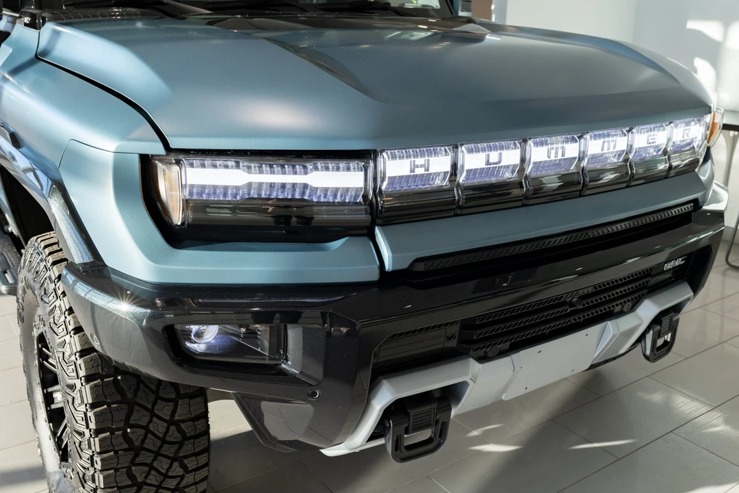 2024 GMC Hummer EV - Image 12 of 31