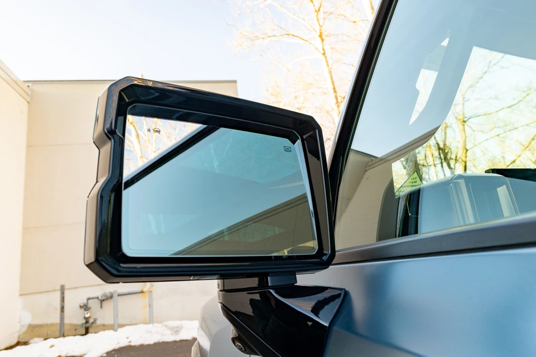 2024 GMC Hummer EV - Image 23 of 31
