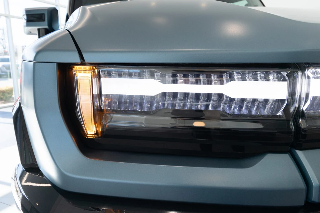 2024 GMC Hummer EV - Image 14 of 31