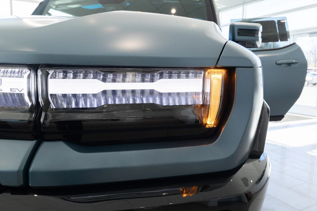 2024 GMC Hummer EV - Image 16 of 31