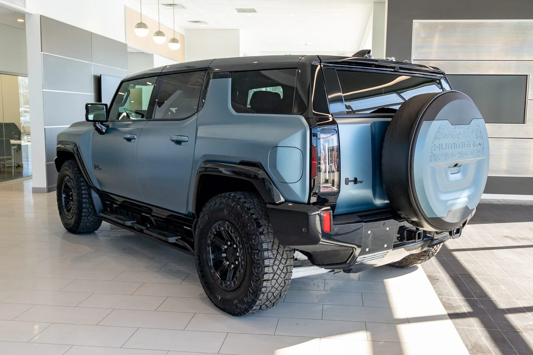 2024 GMC Hummer EV - Image 7 of 31