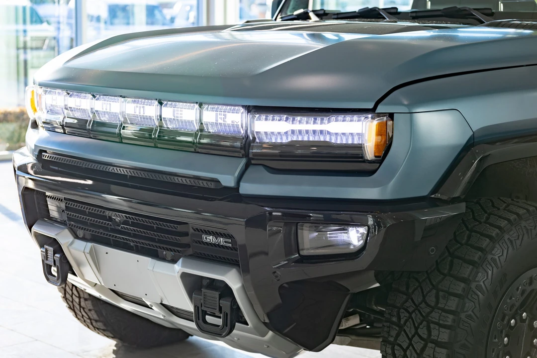 2024 GMC Hummer EV - Image 13 of 31