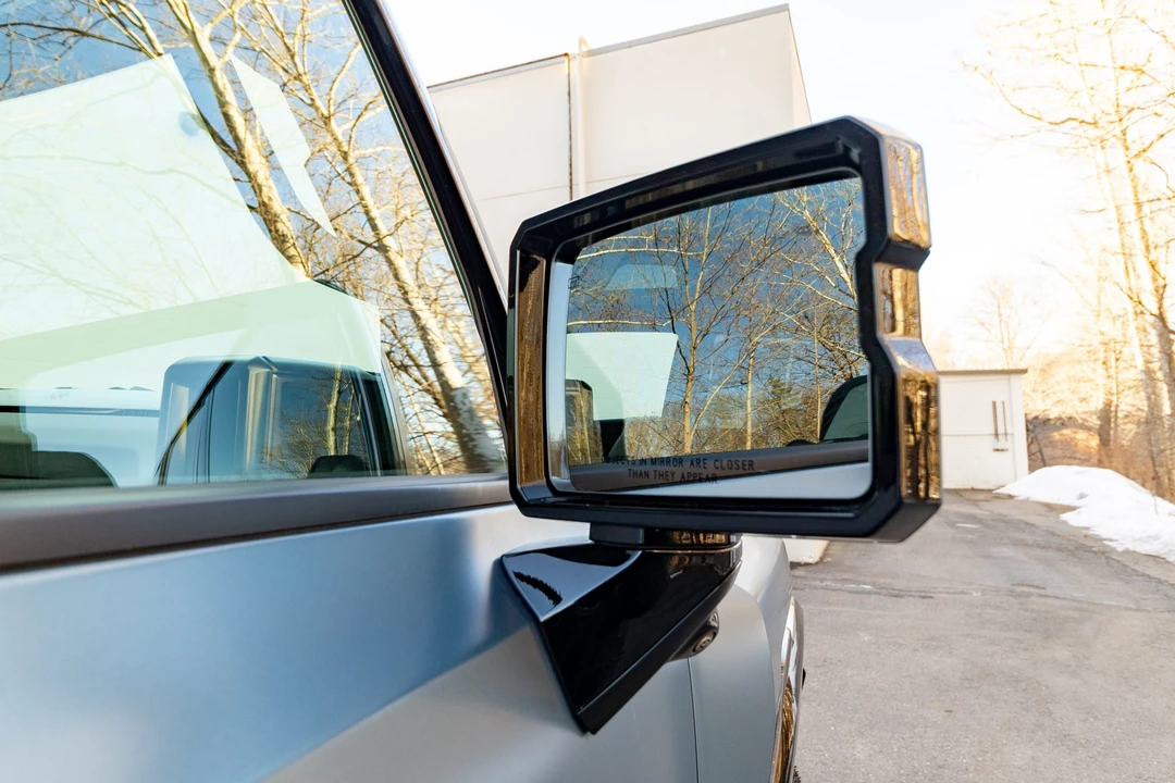 2024 GMC Hummer EV - Image 24 of 31