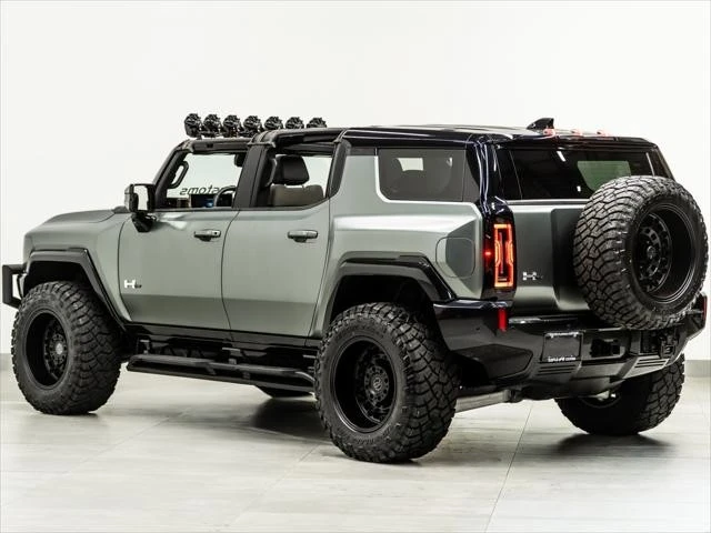 2024 GMC Hummer EV - Image 9 of 31
