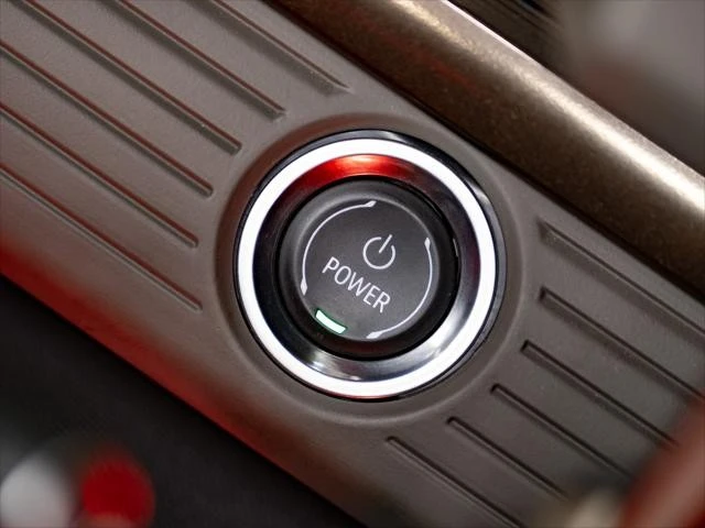 2024 GMC Hummer EV - Image 16 of 31