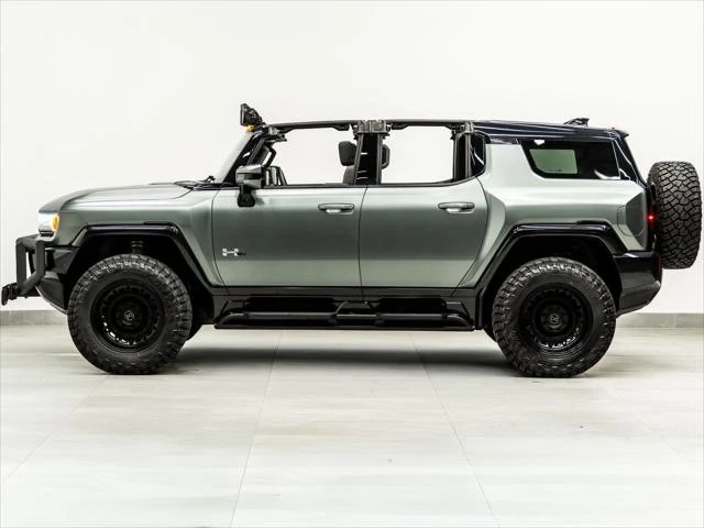 2024 GMC Hummer EV - Image 10 of 31