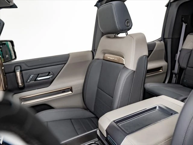 2024 GMC Hummer EV - Image 12 of 31