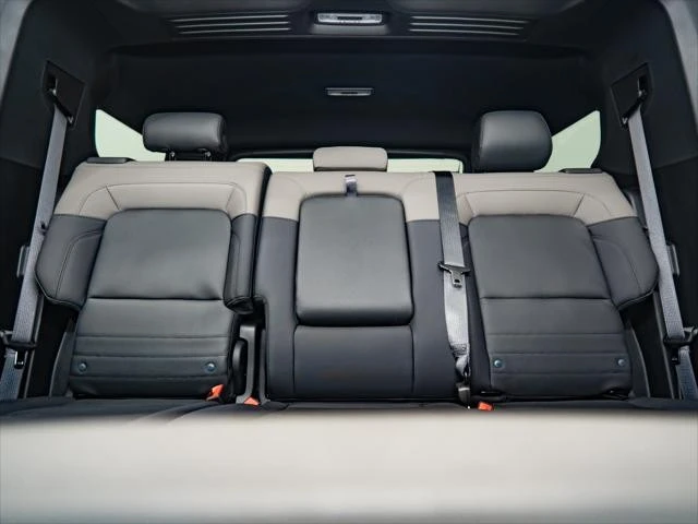 2024 GMC Hummer EV - Image 29 of 31