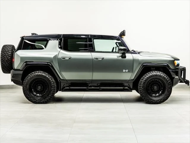 2024 GMC Hummer EV - Image 5 of 31