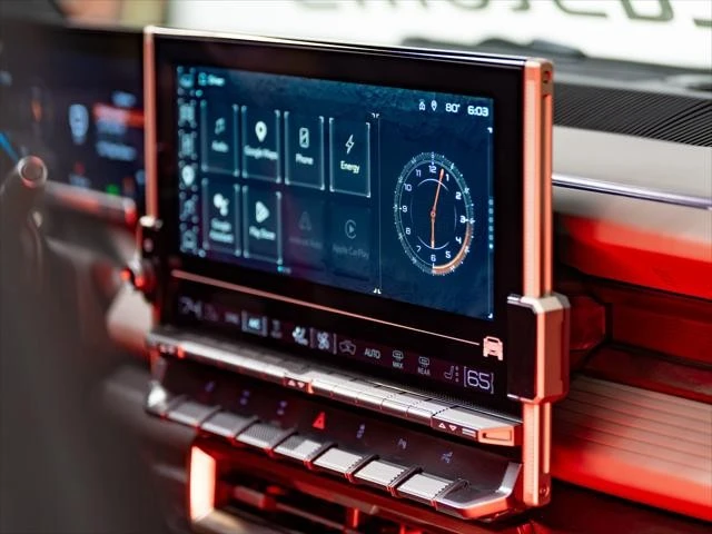 2024 GMC Hummer EV - Image 14 of 31