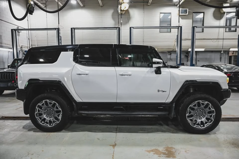 2024 GMC Hummer EV - Image 19 of 20