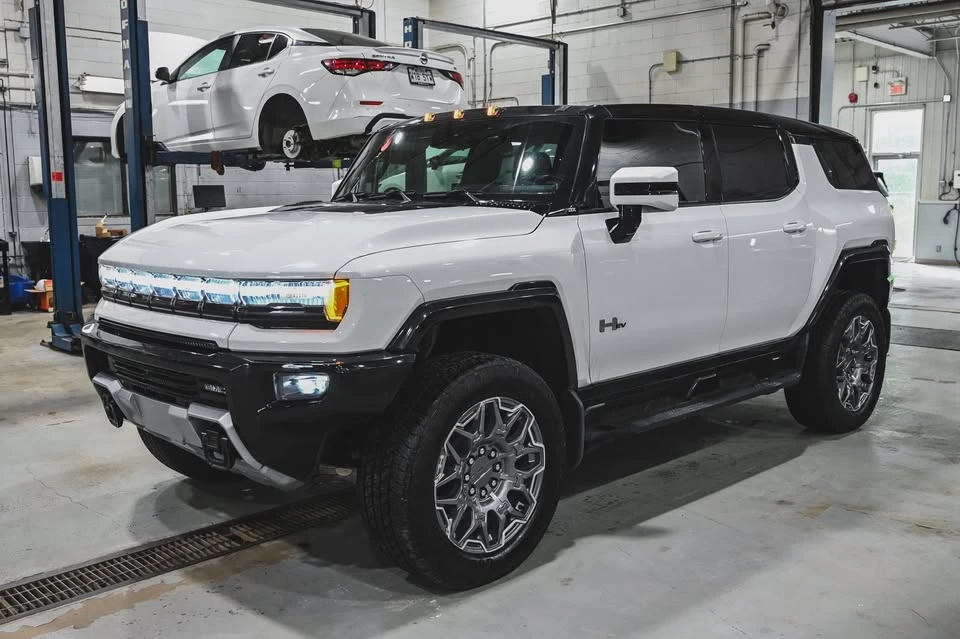 2024 GMC Hummer EV - Image 12 of 20
