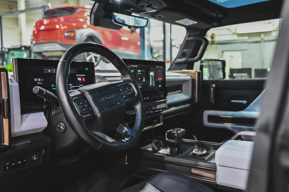 2024 GMC Hummer EV - Image 8 of 20