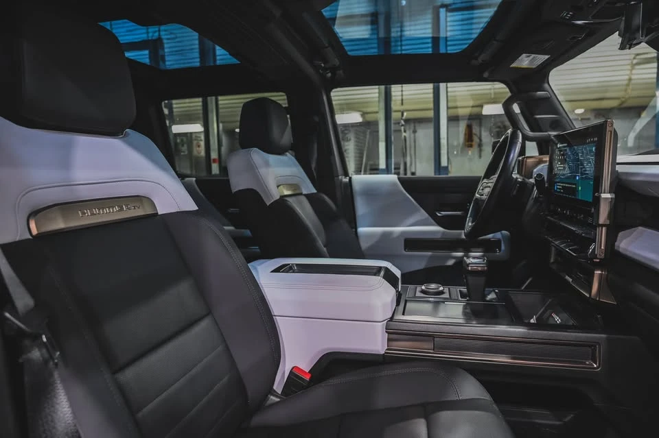 2024 GMC Hummer EV - Image 18 of 20
