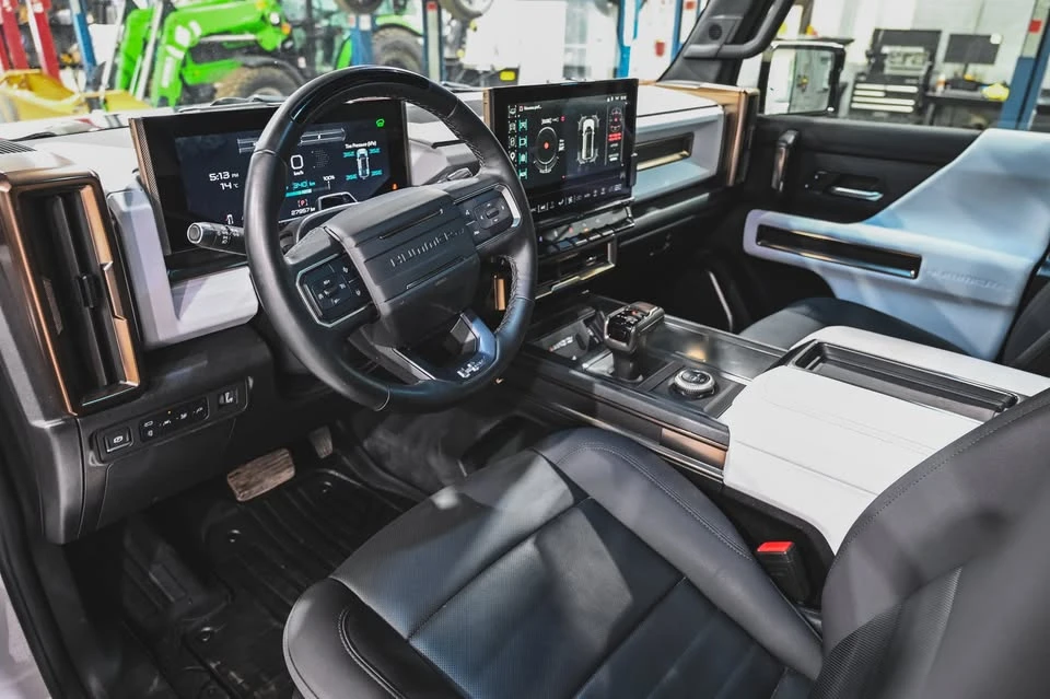 2024 GMC Hummer EV - Image 9 of 20