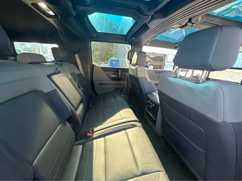 2024 GMC Hummer EV - Image 10 of 10