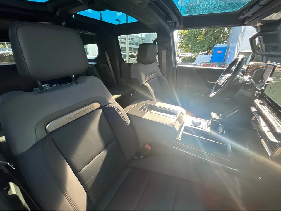 2024 GMC Hummer EV - Image 8 of 10