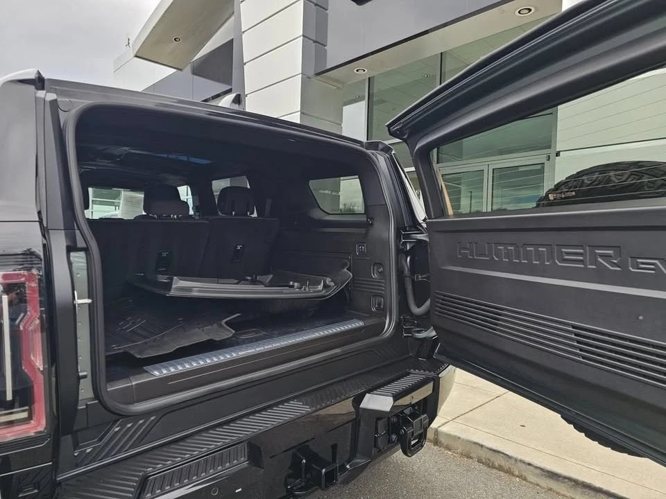 2024 GMC Hummer EV - Image 11 of 11