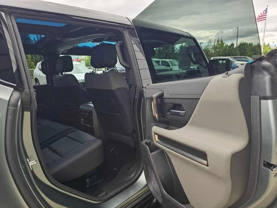 2024 GMC Hummer EV - Image 9 of 11