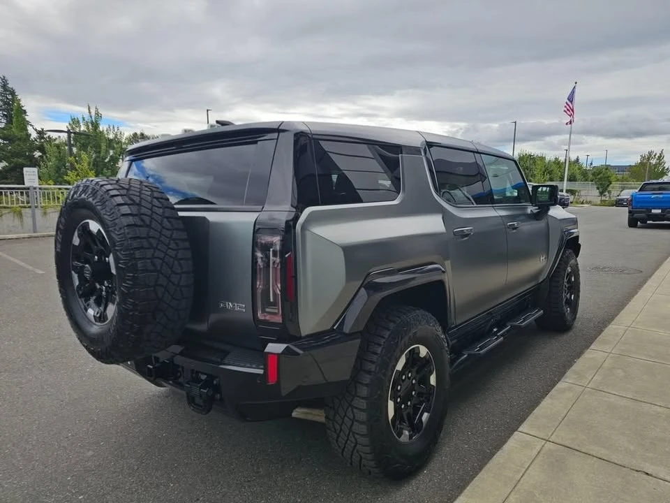 2024 GMC Hummer EV - Image 5 of 11