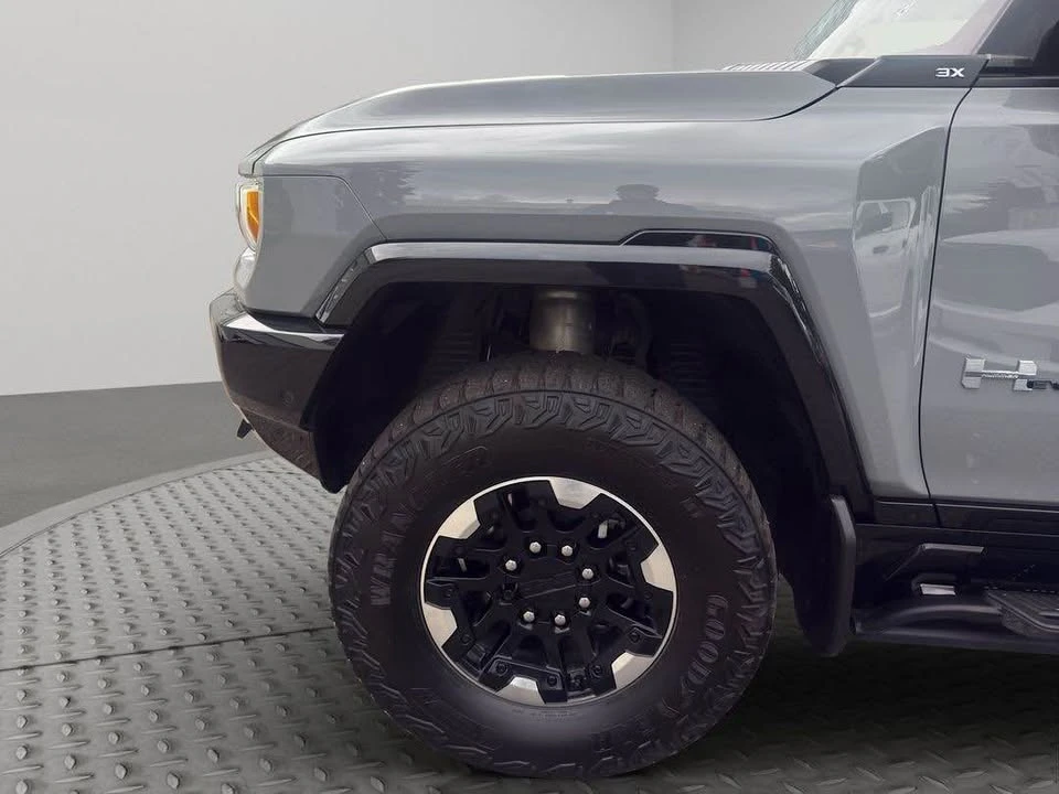 2024 GMC Hummer EV - Image 9 of 18