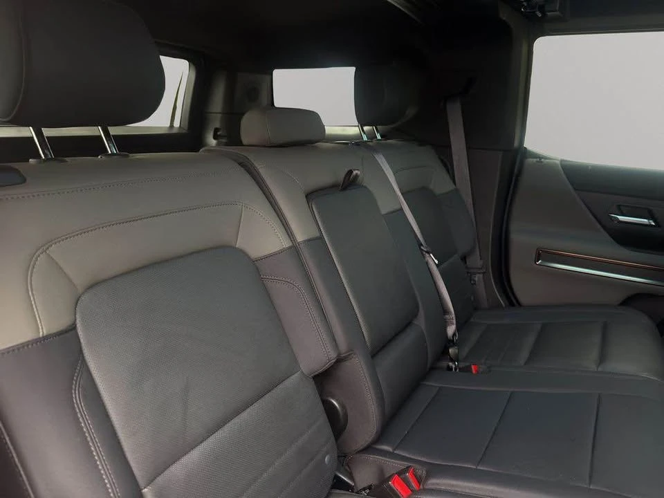 2024 GMC Hummer EV - Image 18 of 18