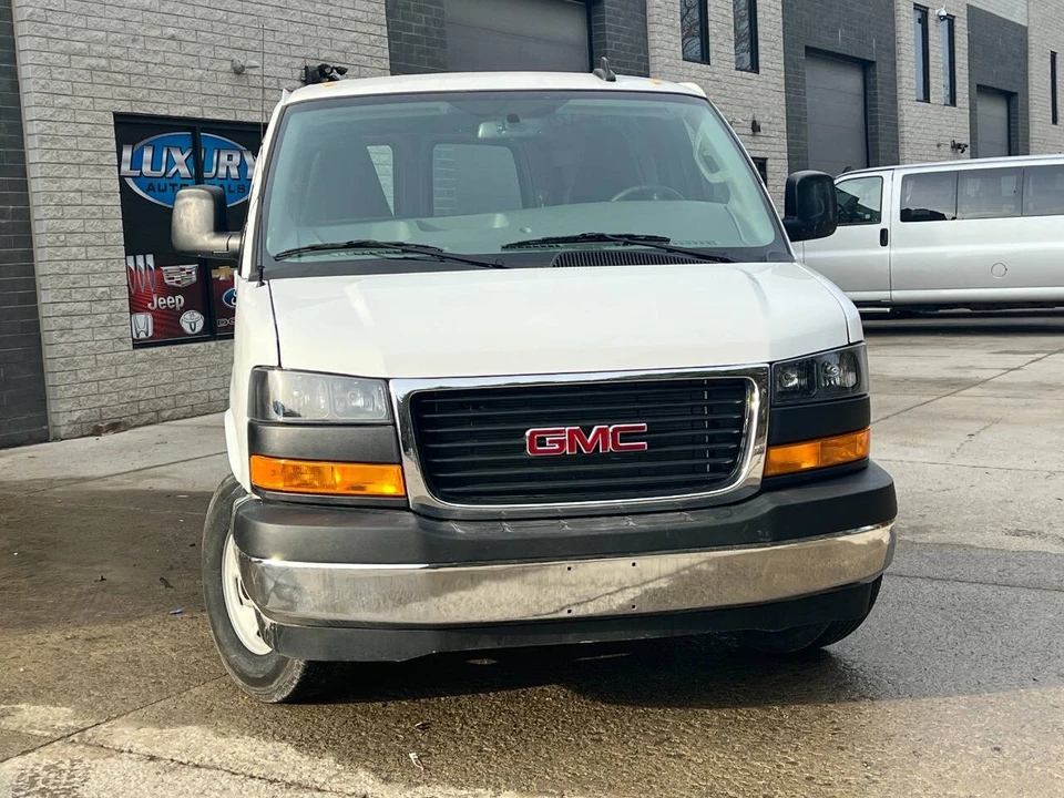 2024 GMC Savana - Image 2 of 21