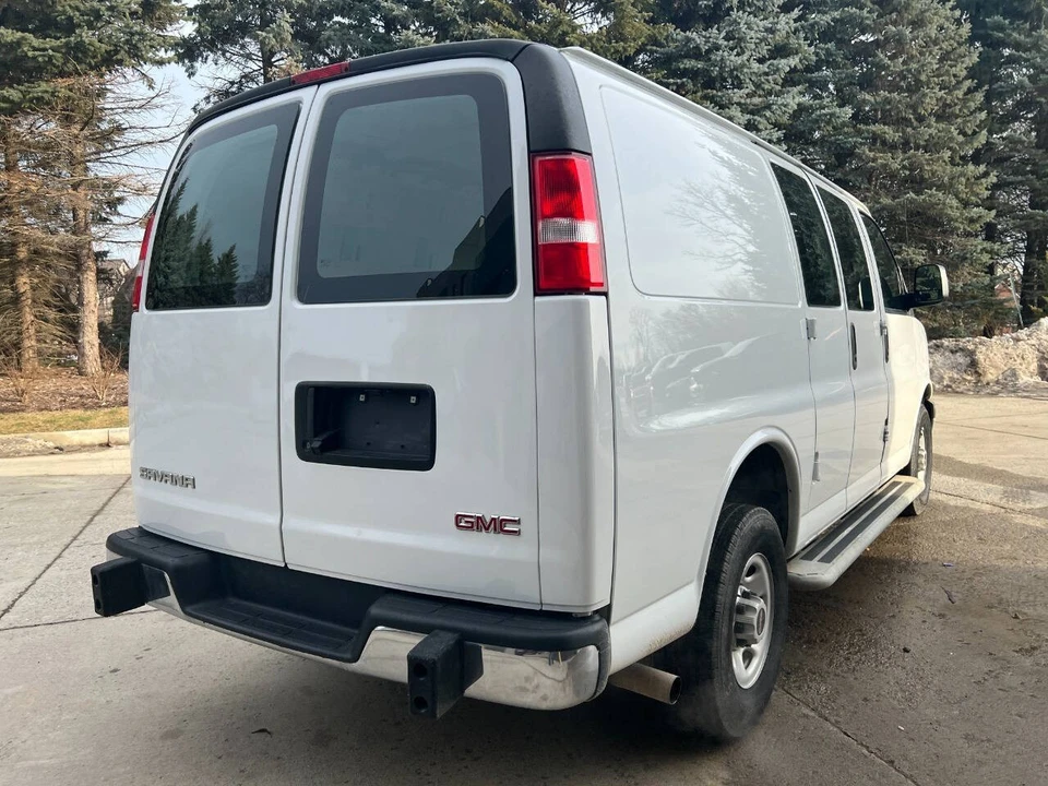 2024 GMC Savana - Image 7 of 21