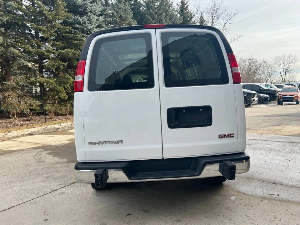 2024 GMC Savana - Image 8 of 21