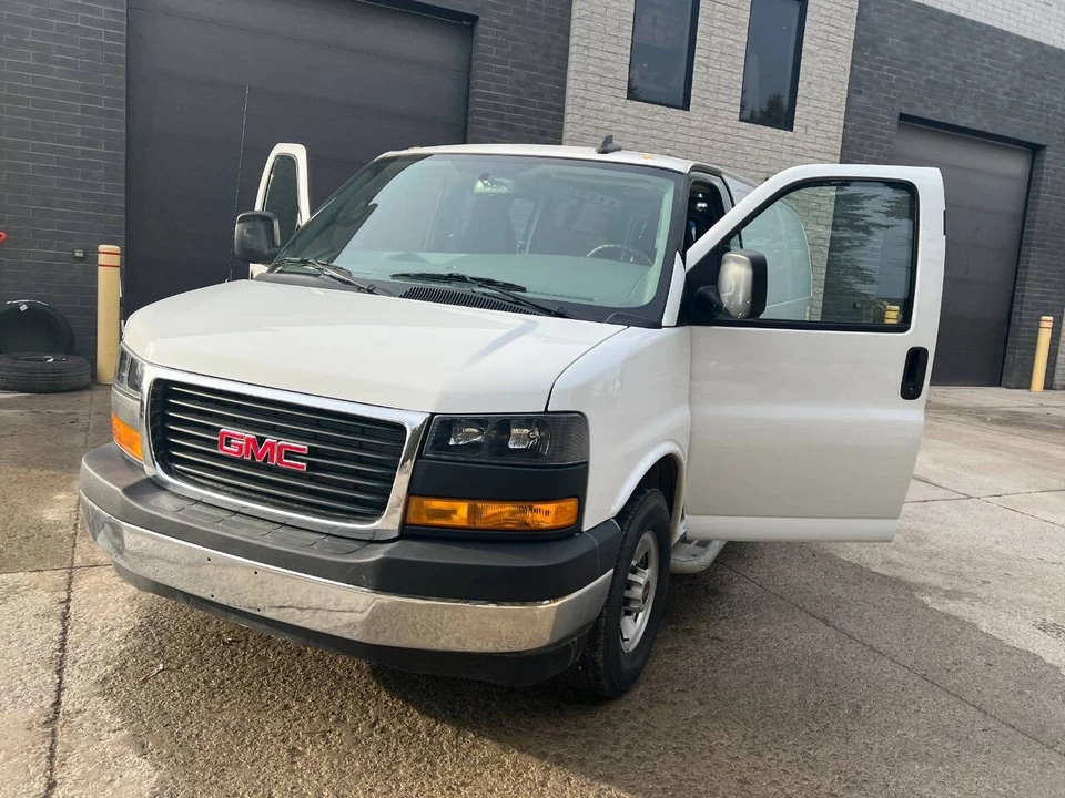 2024 GMC Savana - Image 14 of 21