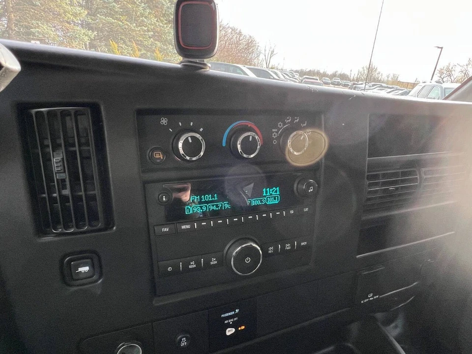 2024 GMC Savana - Image 21 of 21