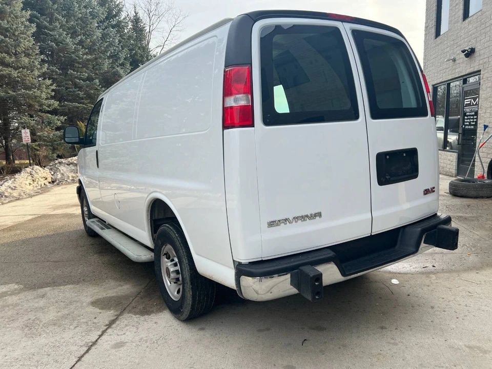 2024 GMC Savana - Image 9 of 21