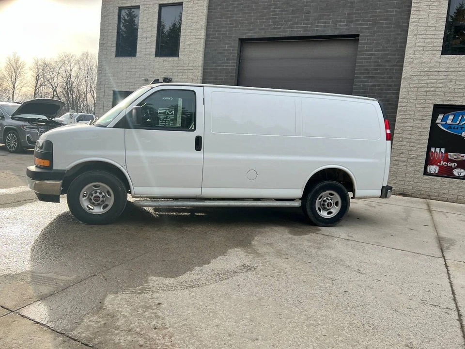2024 GMC Savana - Image 5 of 21