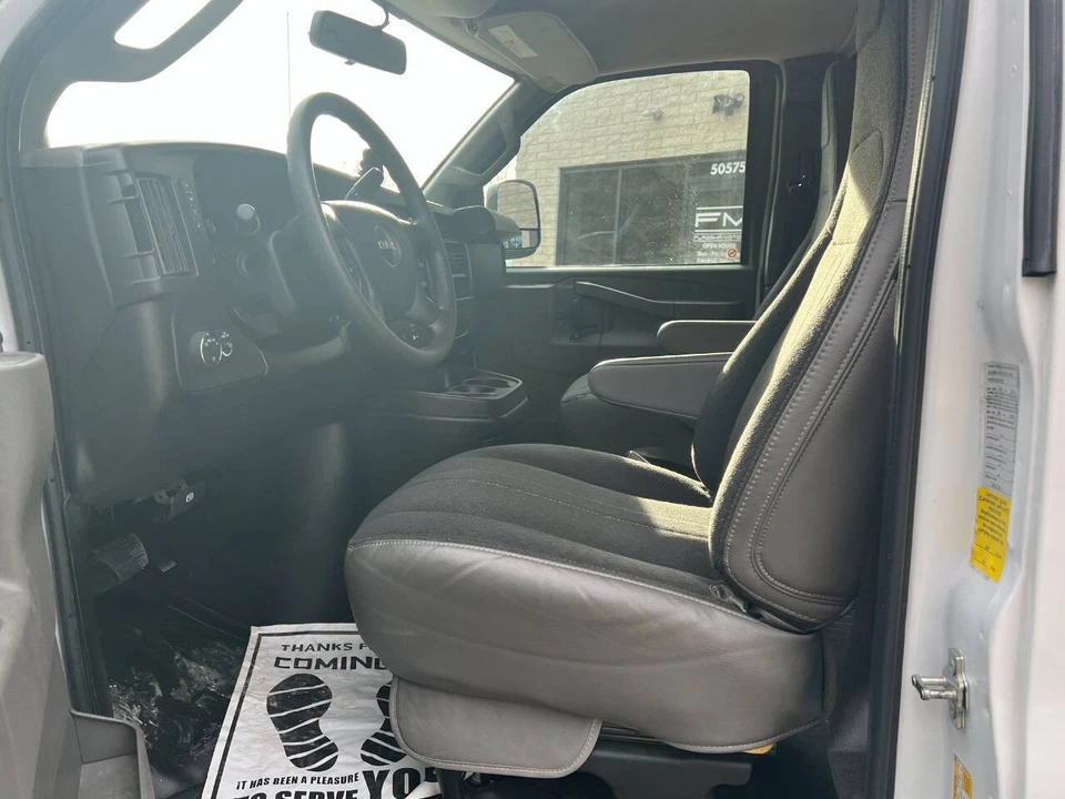 2024 GMC Savana - Image 18 of 21