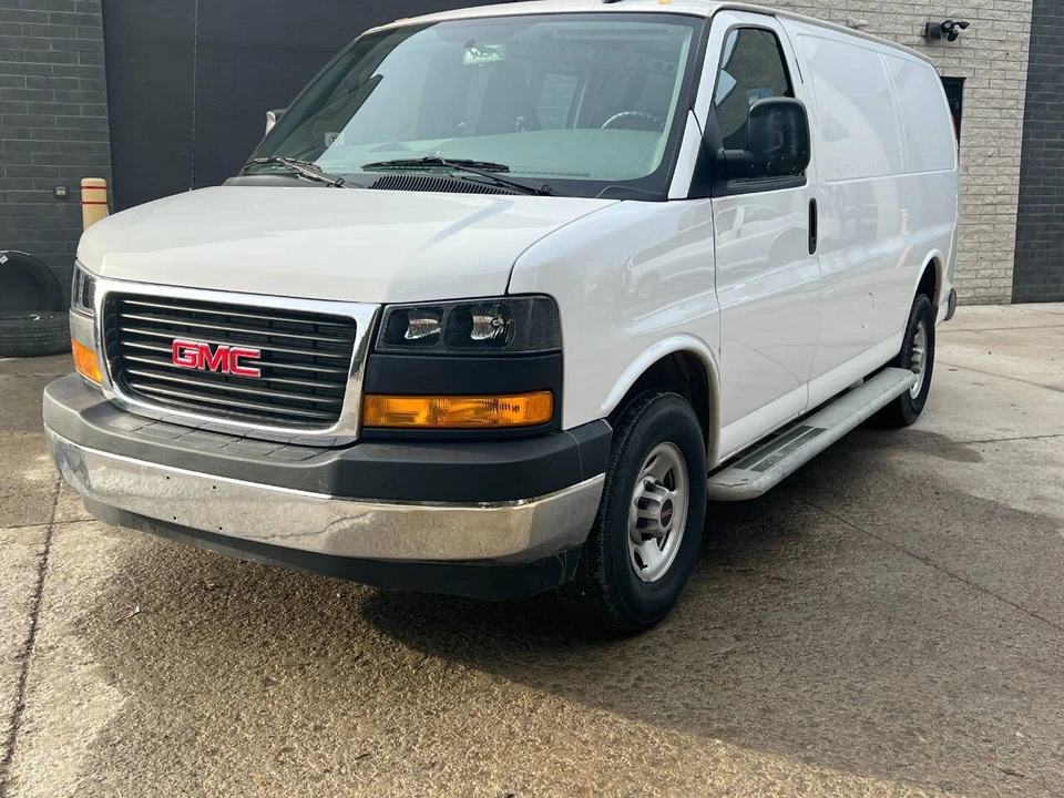 2024 GMC Savana - Image 4 of 21