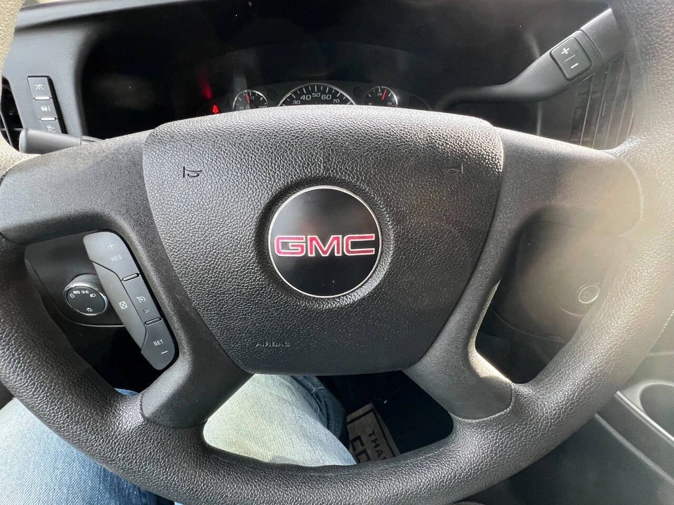 2024 GMC Savana - Image 19 of 21