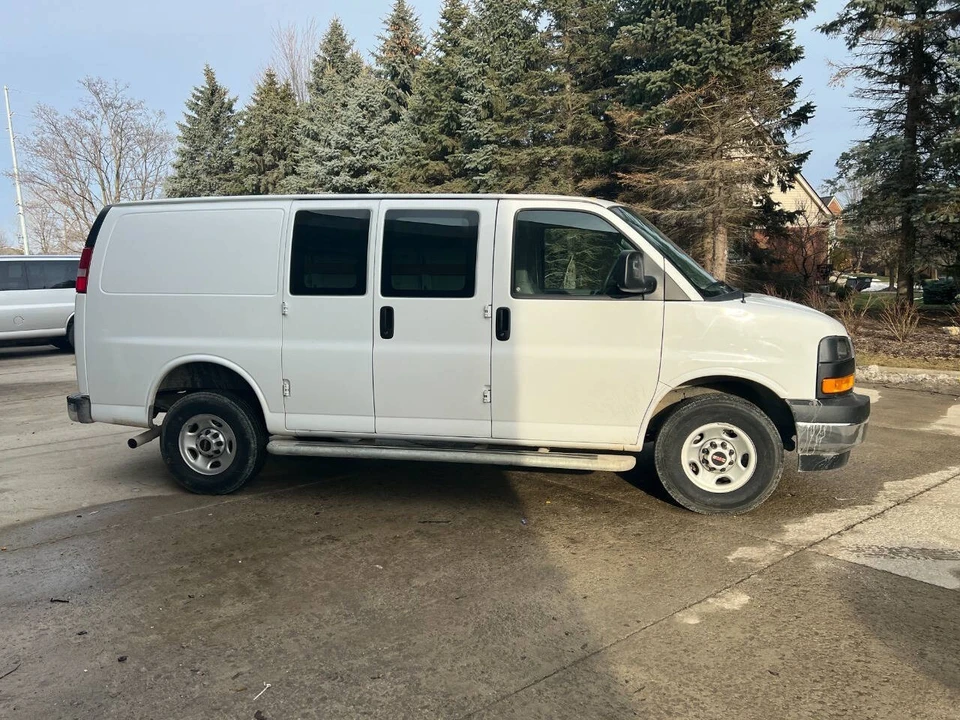 2024 GMC Savana - Image 6 of 21