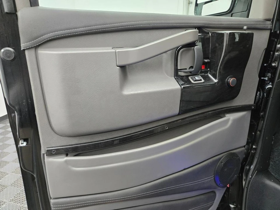 2024 GMC Savana - Image 17 of 21