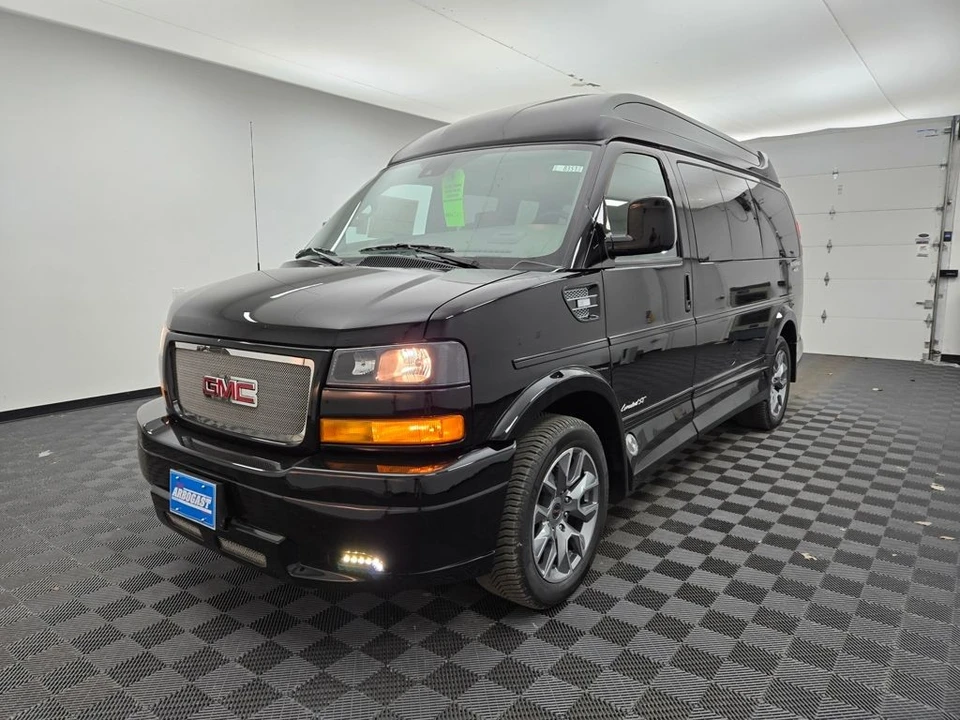 2024 GMC Savana - Image 13 of 21
