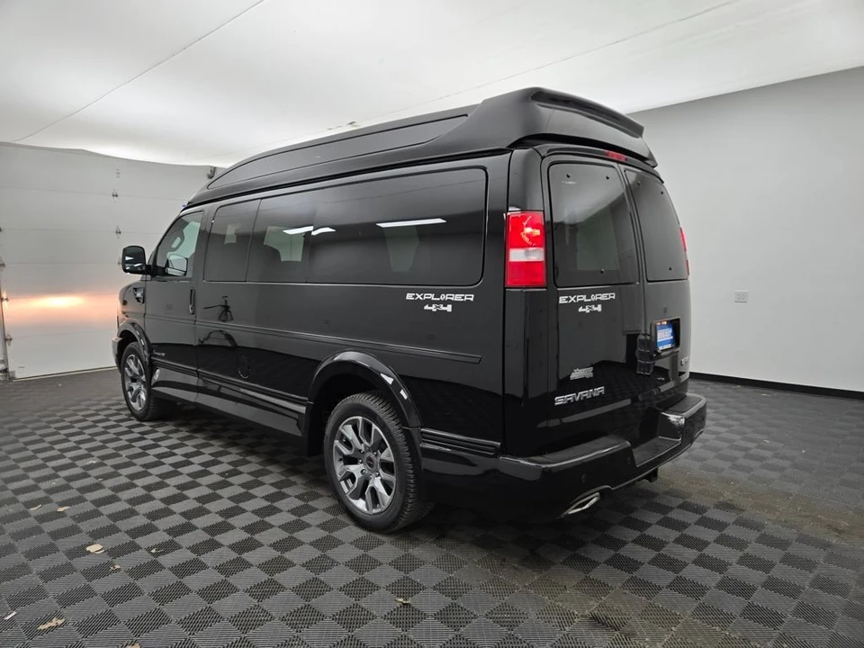 2024 GMC Savana - Image 12 of 21
