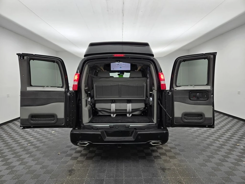 2024 GMC Savana - Image 6 of 21